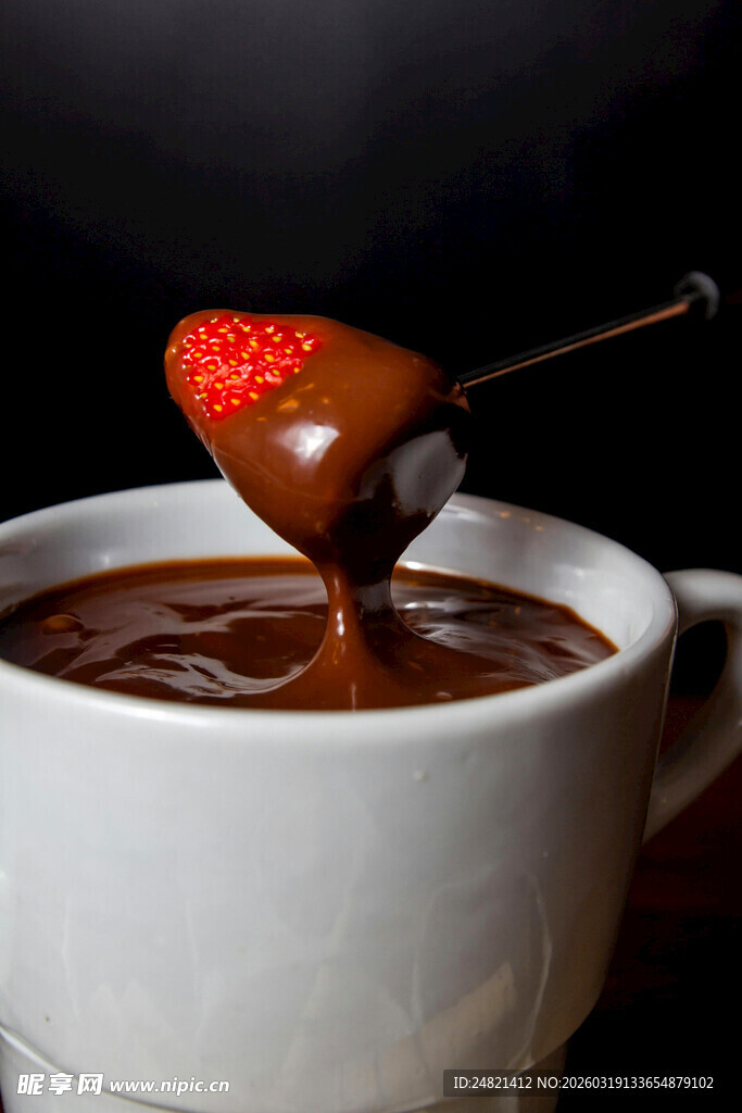 草莓蘸巧克力酱特写