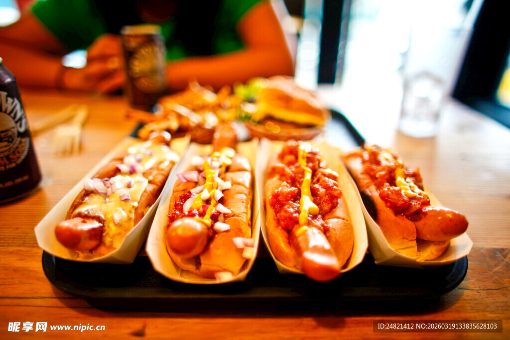 美味热狗拼盘诱人呈现