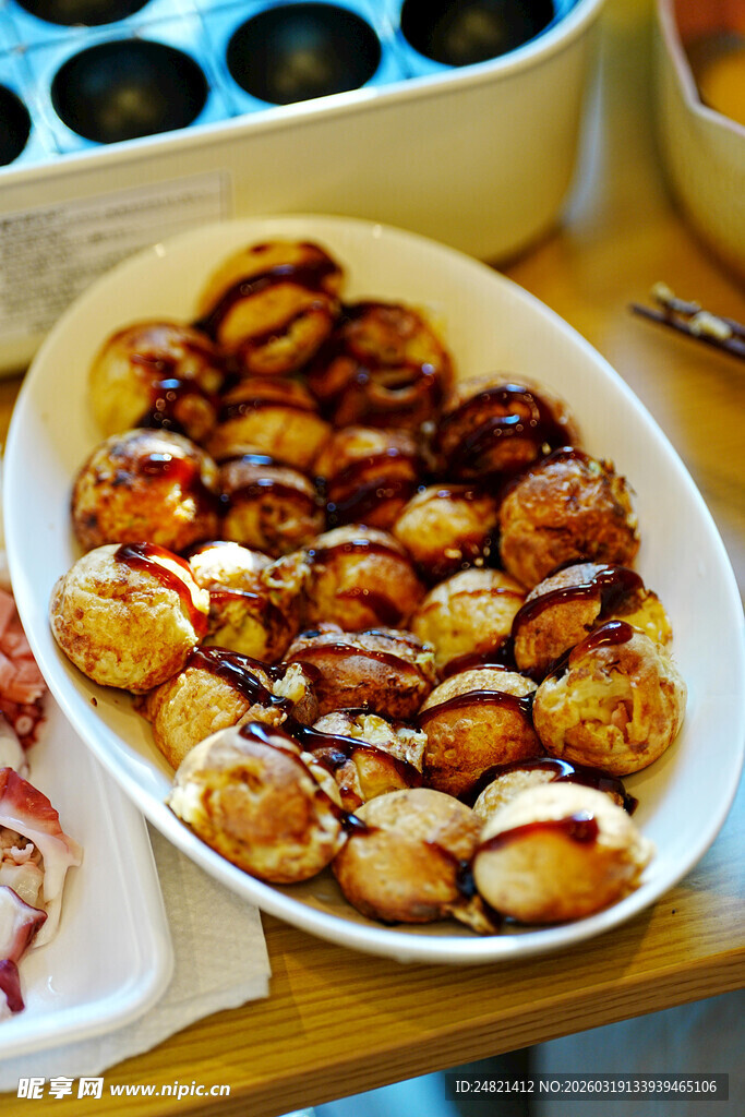 美味巧克力酱淋面小甜点