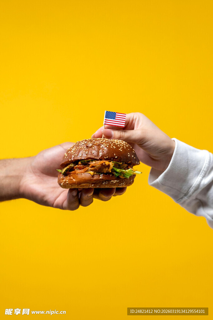 传递美味汉堡瞬间