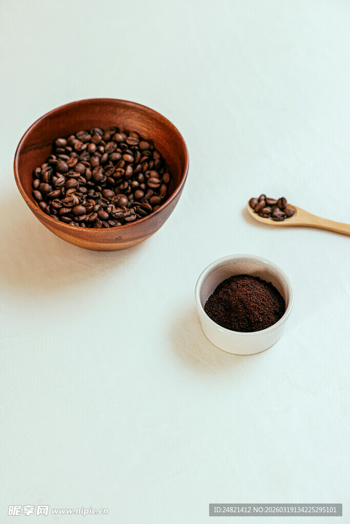 咖啡豆与研磨粉展示