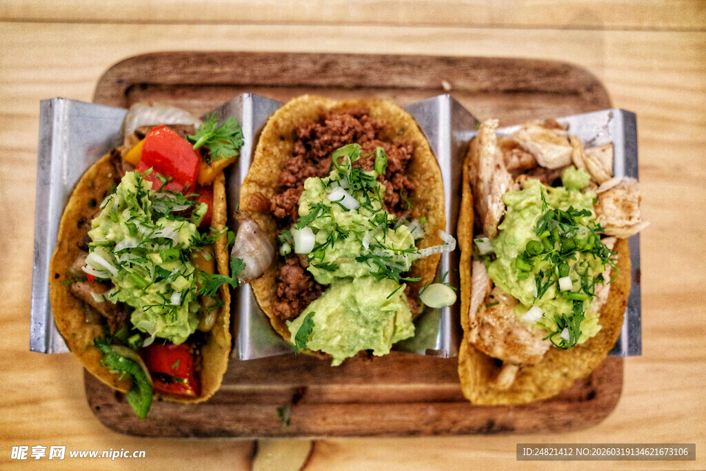 美味牛油果吐司拼盘