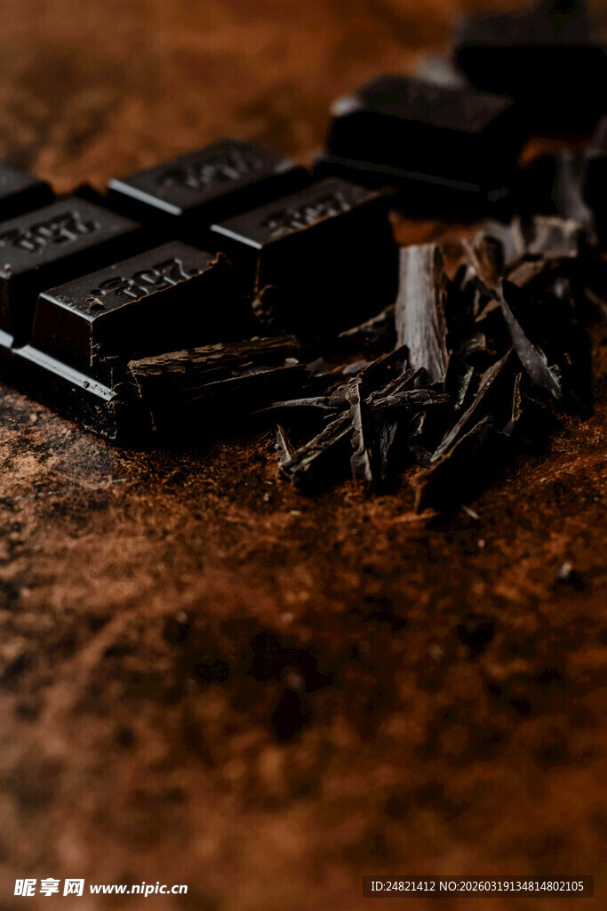 黑巧克力与烘焙配料特写