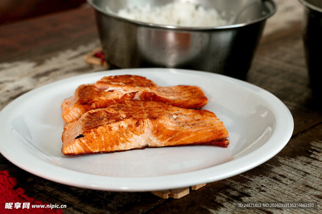 盘中美味烤三文鱼