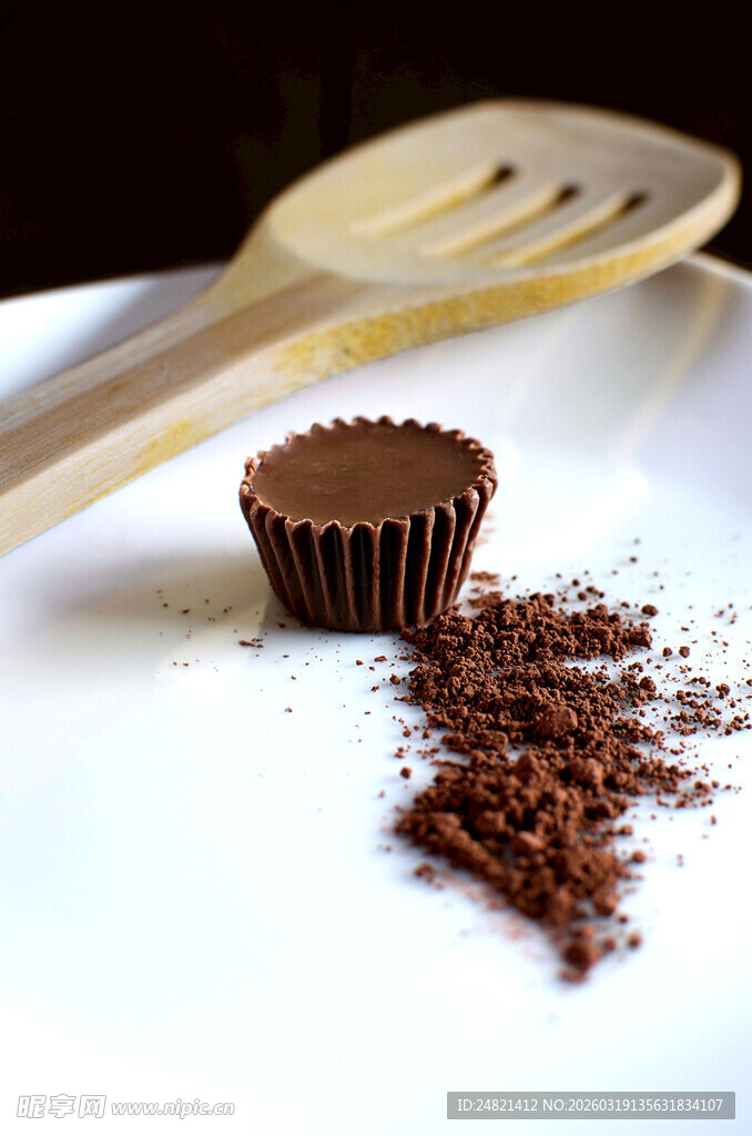 烘焙纸杯与可可粉