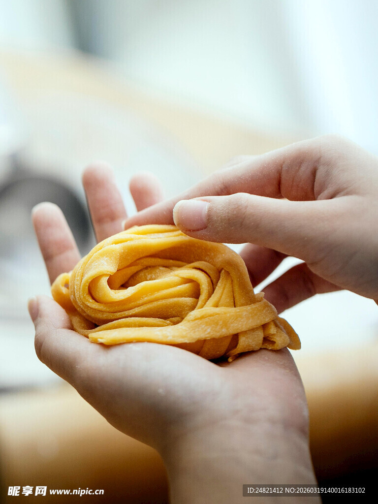 手工制作的新鲜意大利面