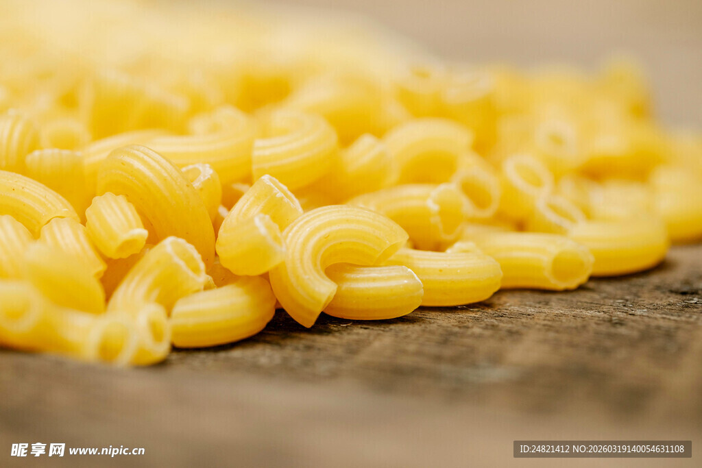 黄色螺旋形意大利面