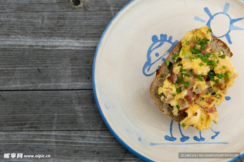 美味鸡蛋牛油果三明治