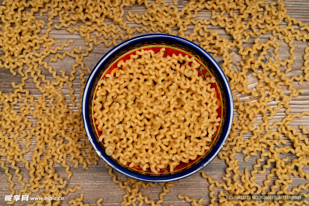 碗装美味通心粉