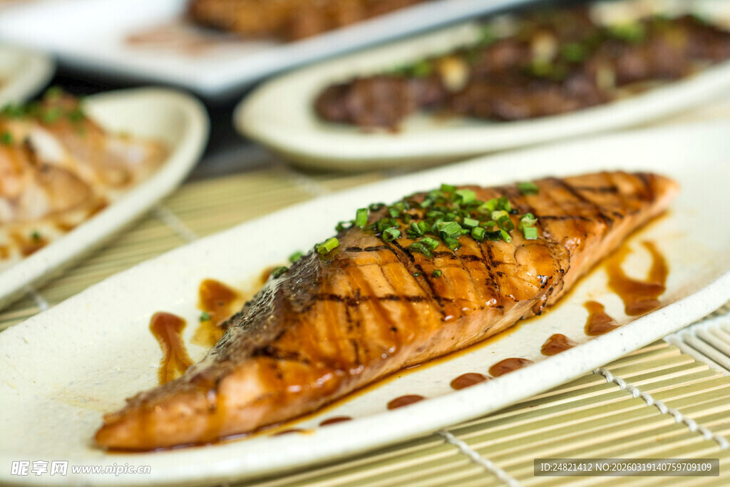 香烤三文鱼摆盘精致