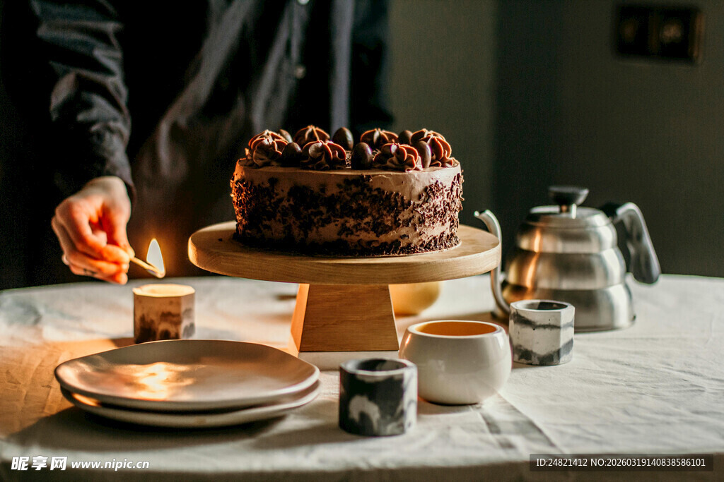 手工制作美味巧克力蛋糕