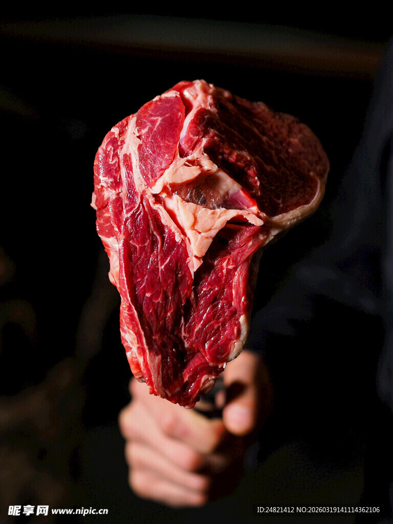 新鲜战斧牛排特写