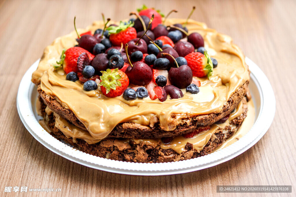 水果装饰多层美味松饼
