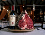 优质牛排配红酒的美味组合