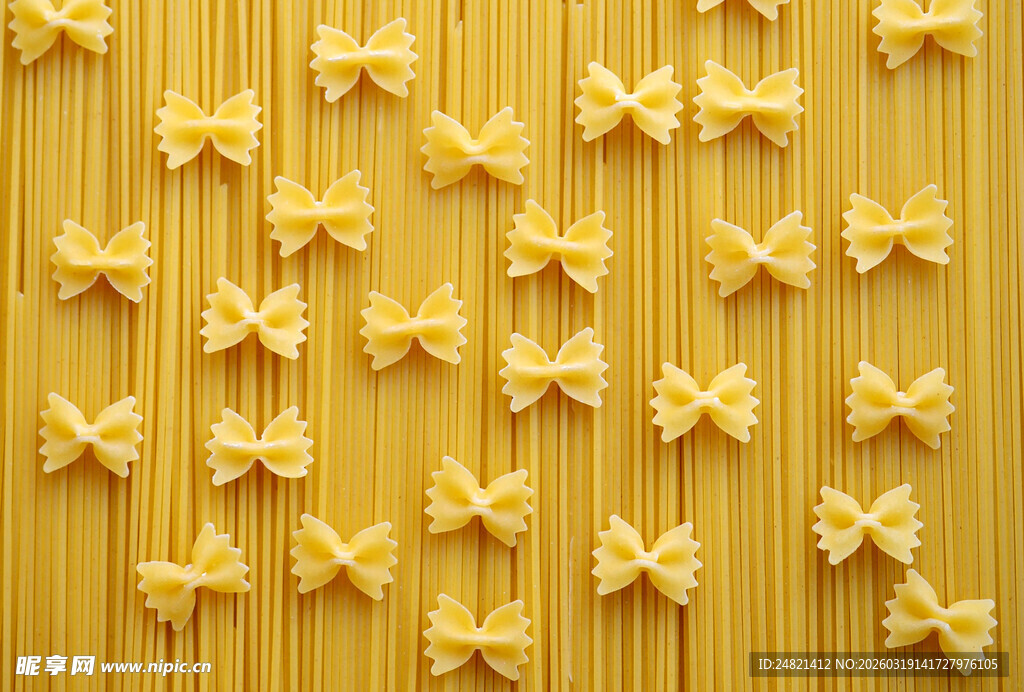 蝴蝶结形状意大利面排列