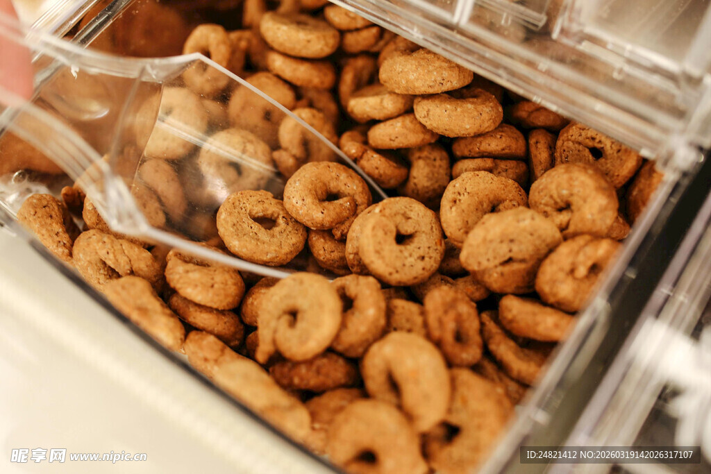 美味环形饼干满满一盒