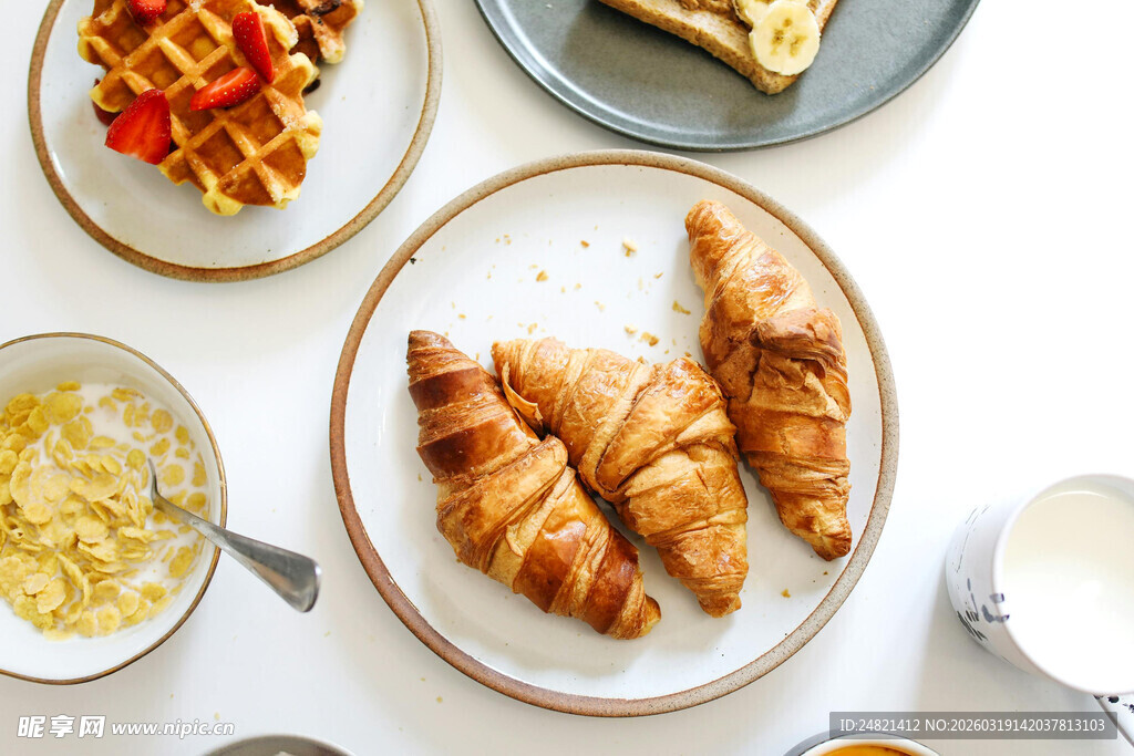 美味早餐糕点组合