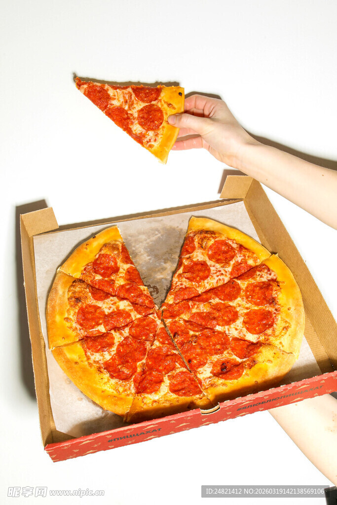美味披萨切片瞬间