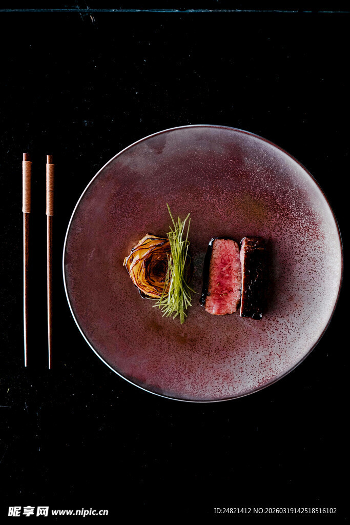 精致摆盘的美味寿司料理