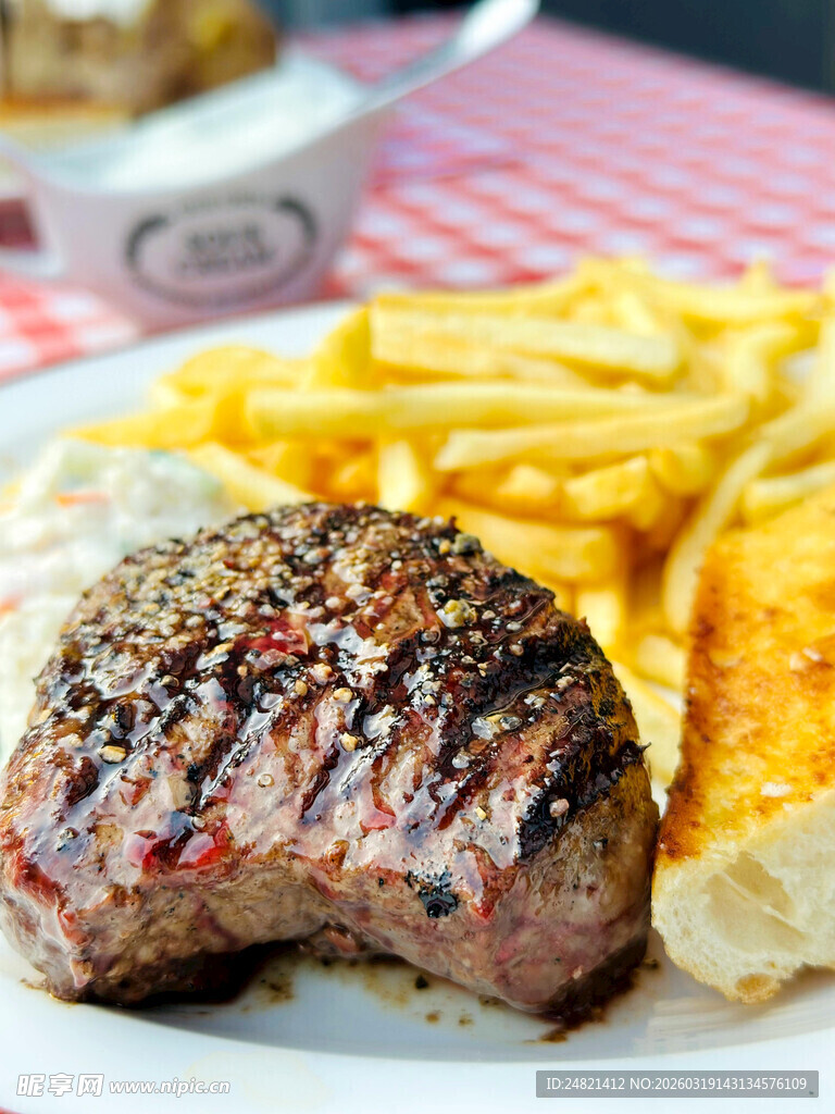 美味牛排配薯条