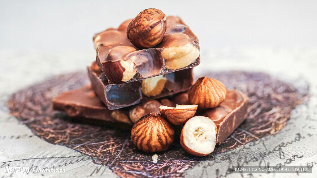 榛果巧克力堆叠诱人美味