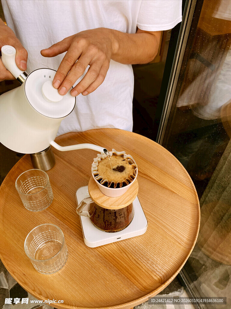 咖啡师制作特色咖啡饮品