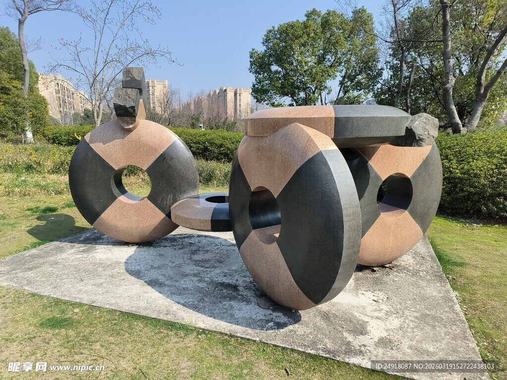 户外抽象艺术雕塑作品