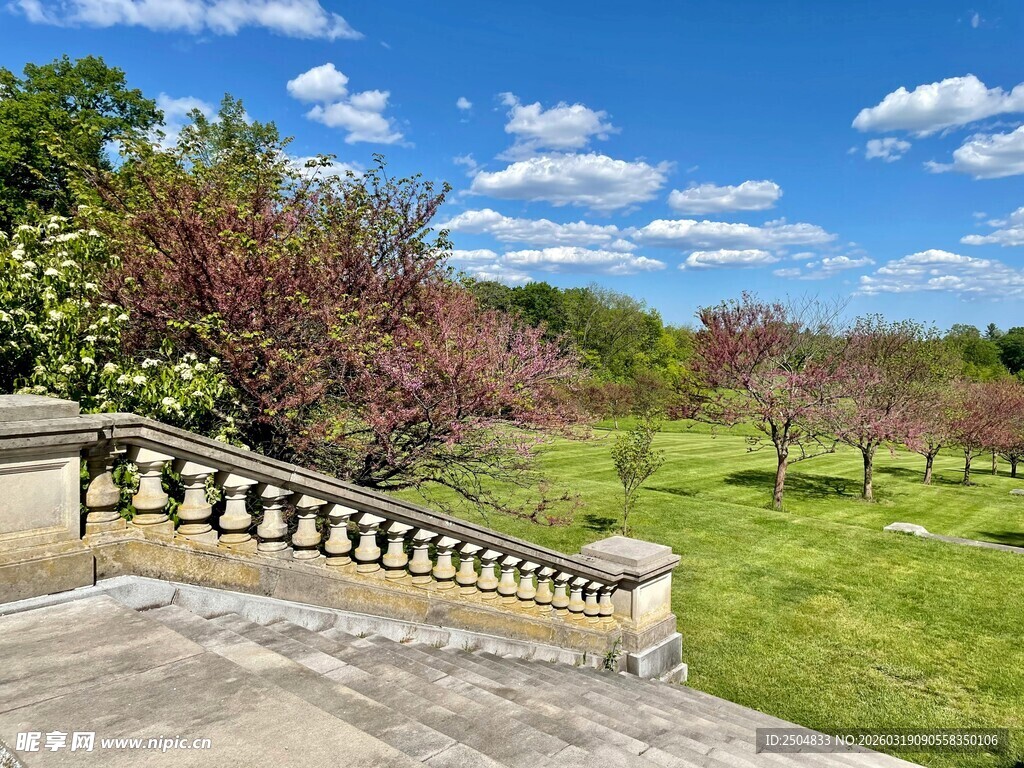 户外花园景观 石栏绿树蓝天