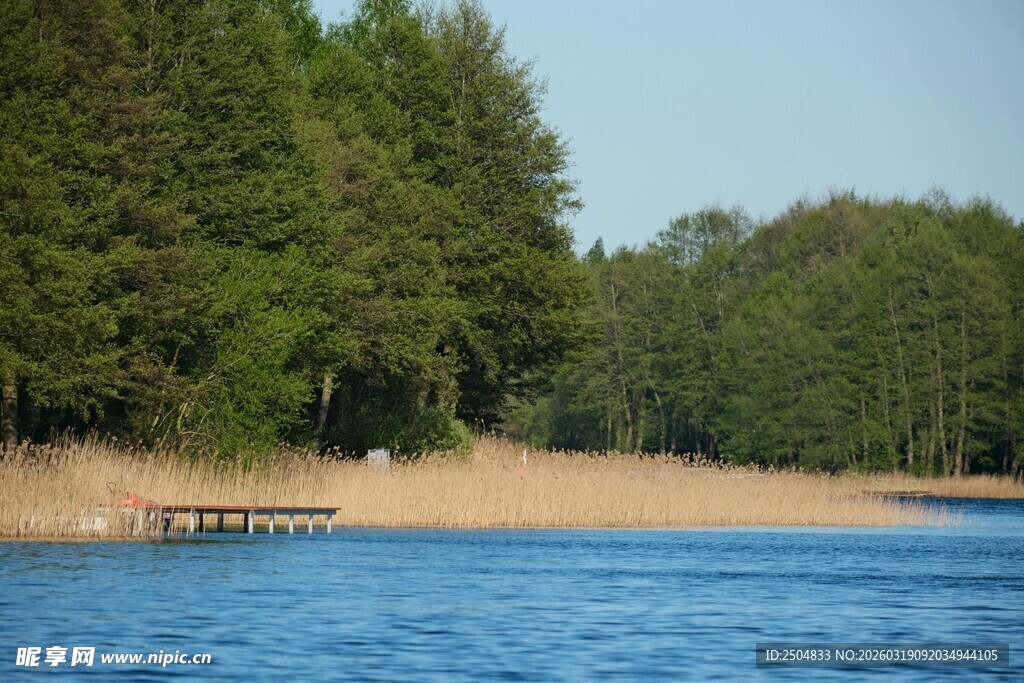 湖畔风光 宁静自然景致