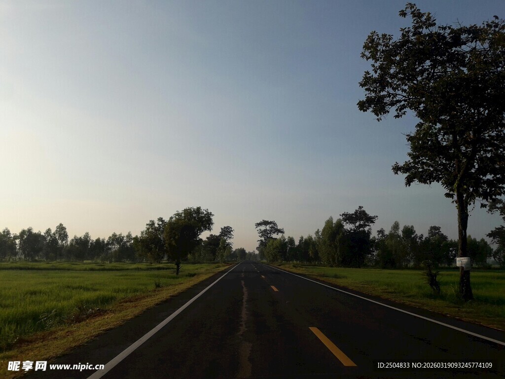 乡间公路 开启美好旅程