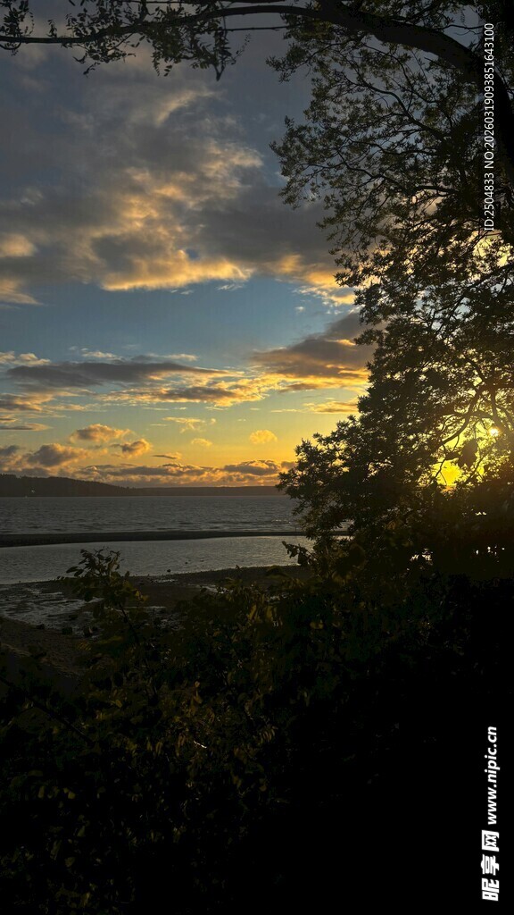 日落时分的自然美景