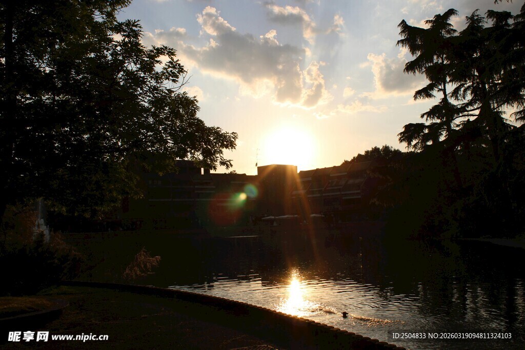 湖畔落日美景