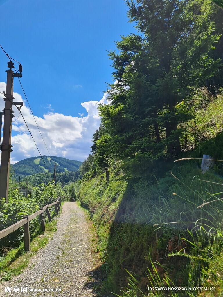 山间小径 自然风光独好