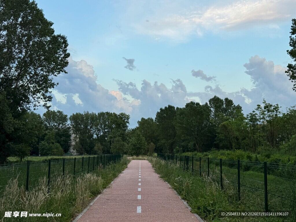 乡间骑行道 自然好风光