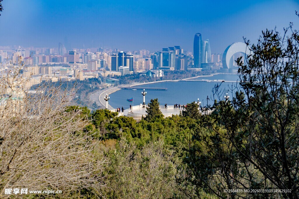 城市风光 山林间远眺都市景色