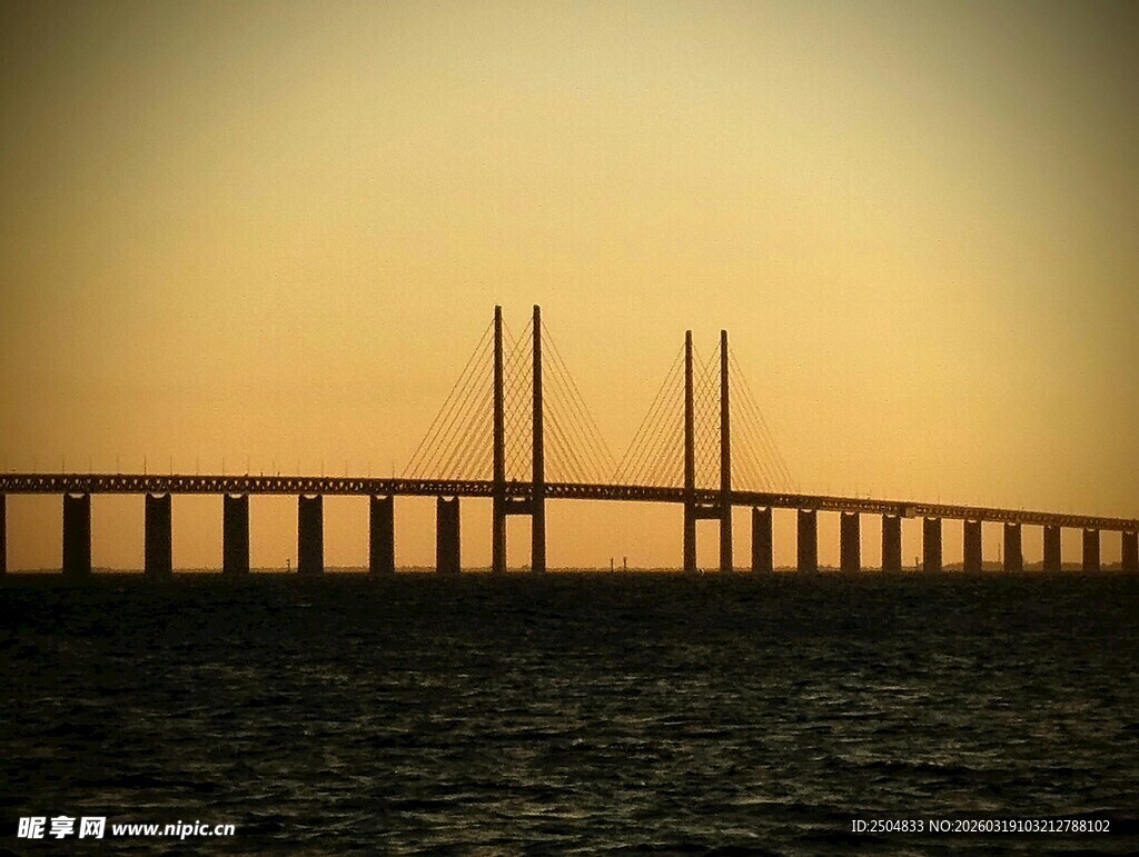 夕阳下的跨海大桥