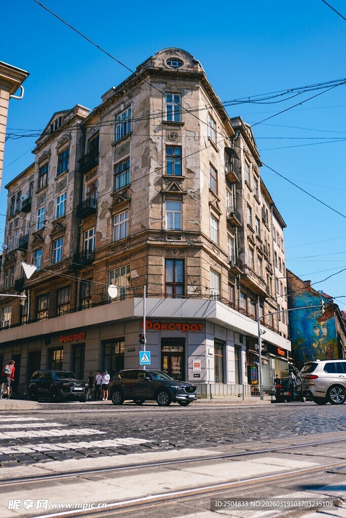 街角复古建筑外观