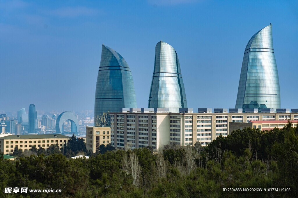 阿塞拜疆火焰塔城市景观