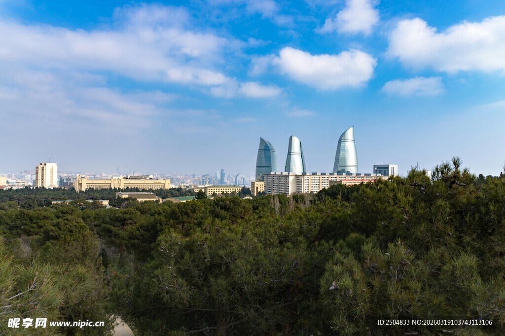 巴库城市景观与森林