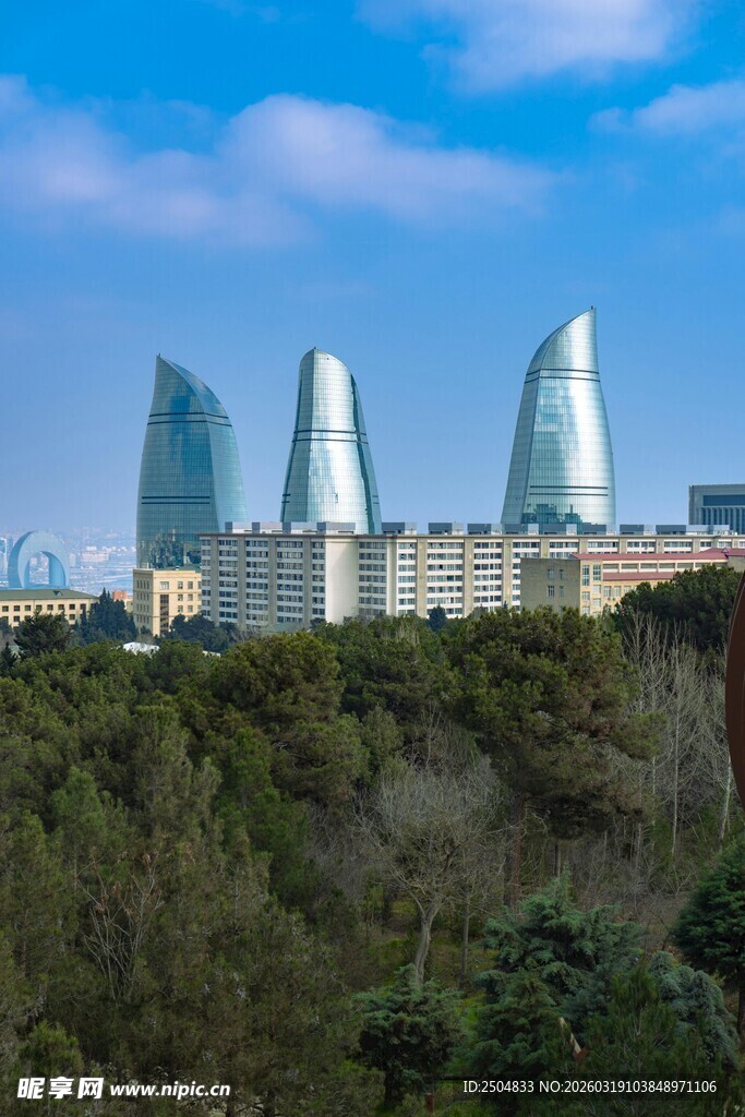 巴库火焰塔城市景观