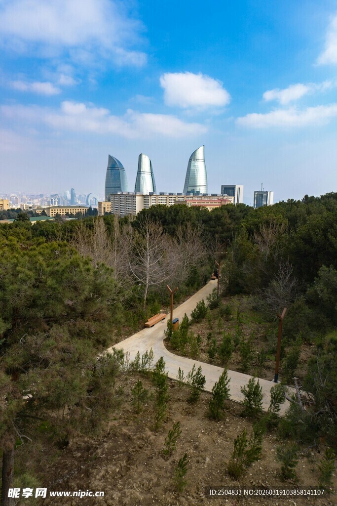 城市边缘的自然与建筑景观