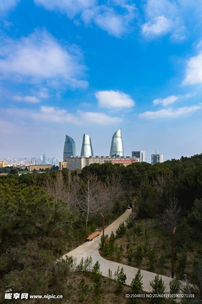 阿塞拜疆火焰塔城市景观