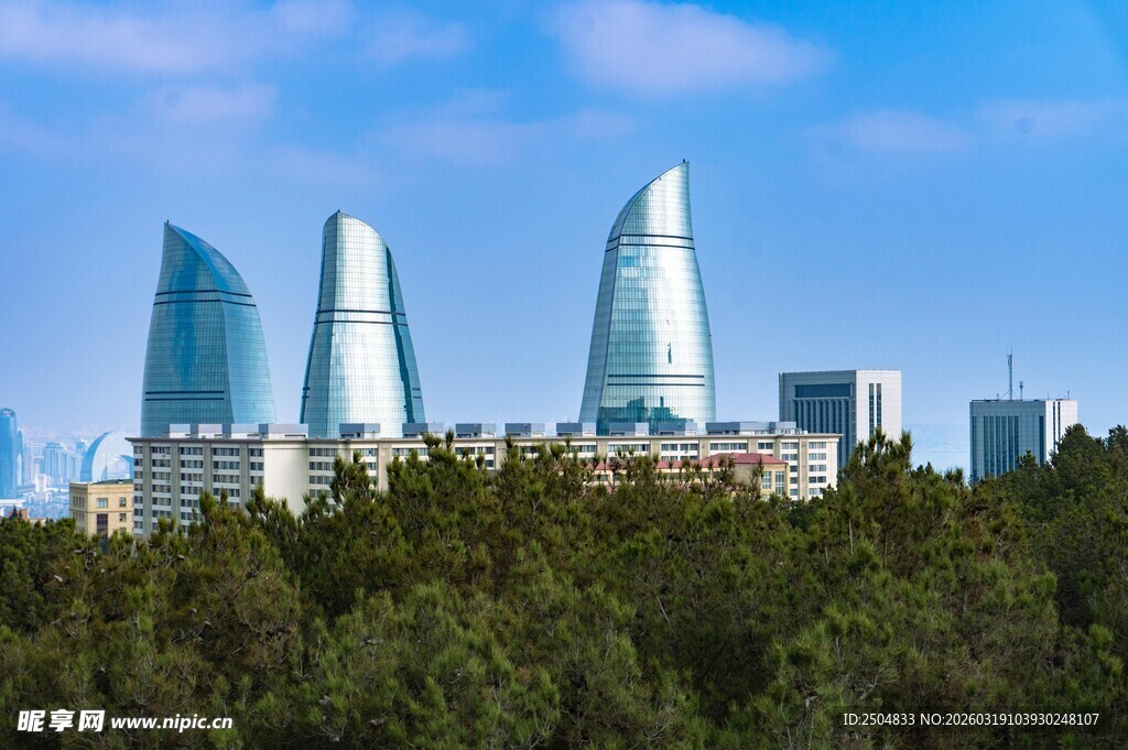 阿塞拜疆火焰塔城市景观