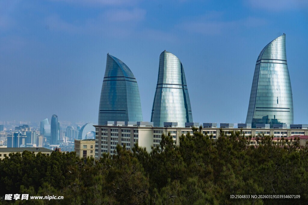 巴库火焰塔城市景观