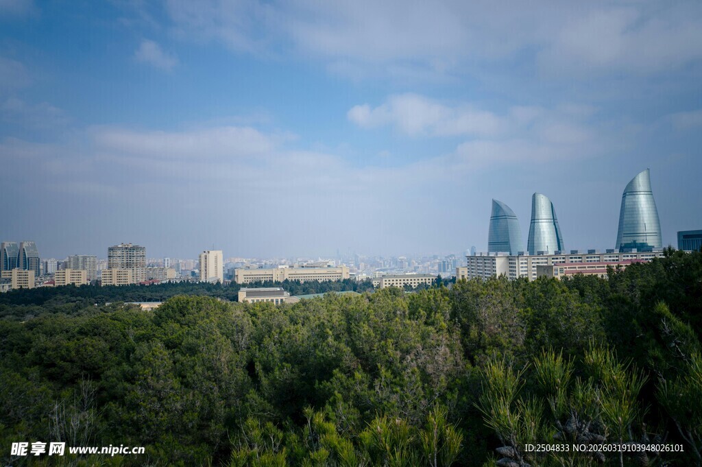 巴库城市景观与火焰塔