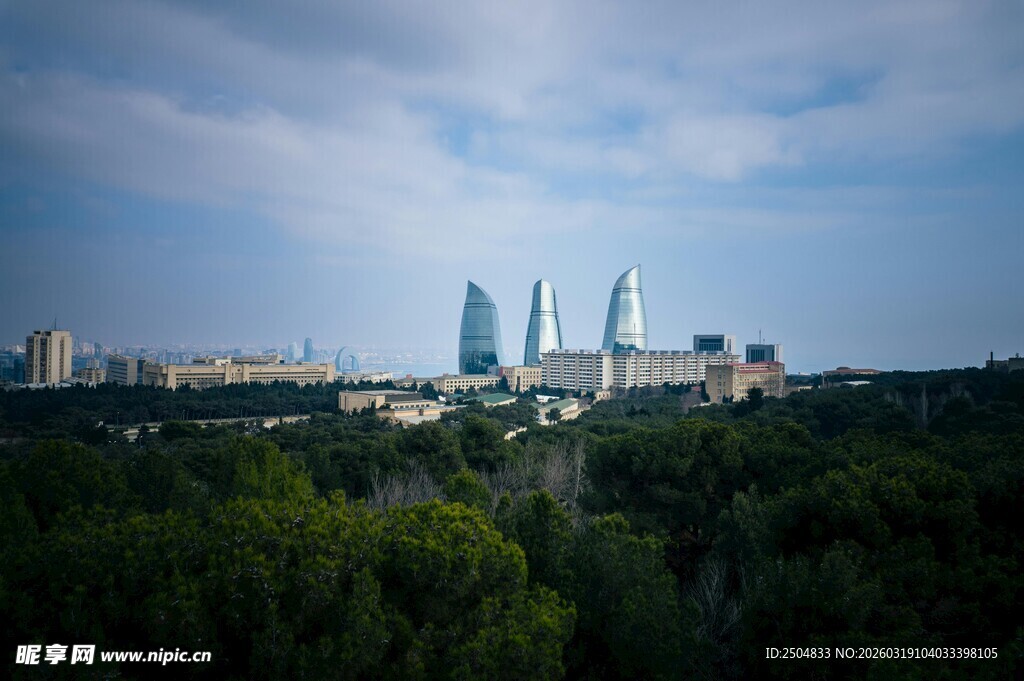 巴库城市景观与火焰塔