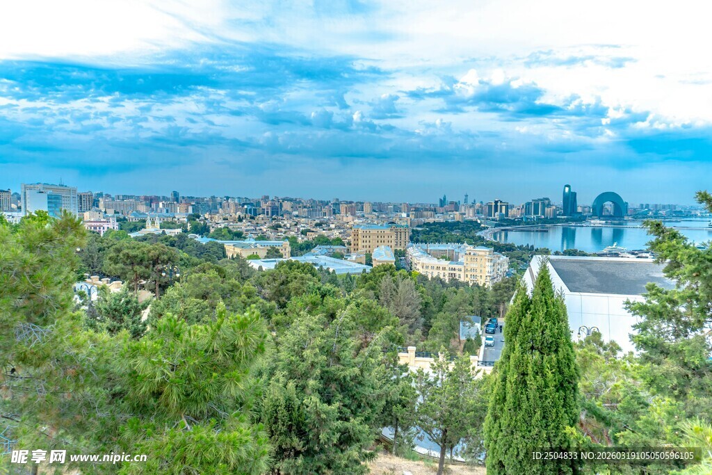 城市绿意景观俯瞰图