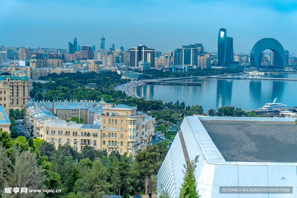 城市河畔风光俯瞰美景