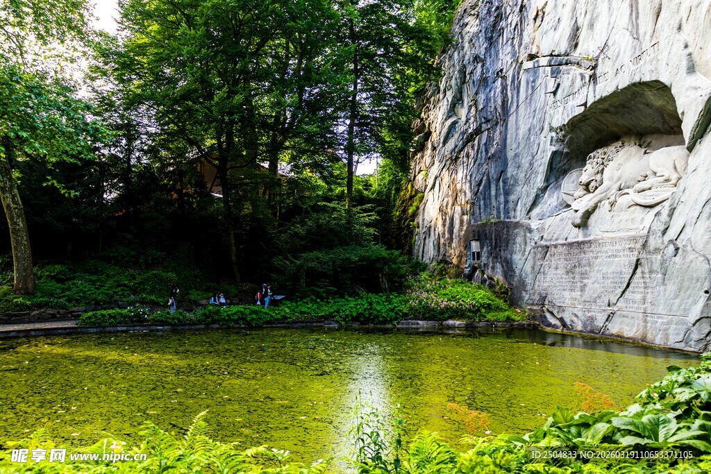 清幽石畔绿水园林景致