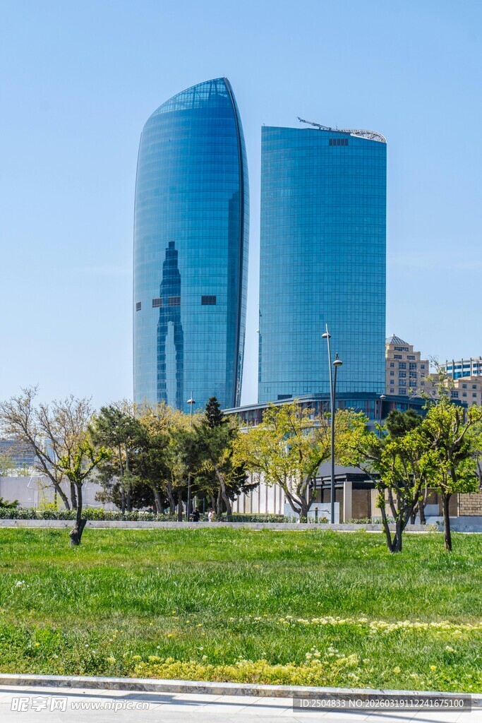 阿塞拜疆双子塔城市景观